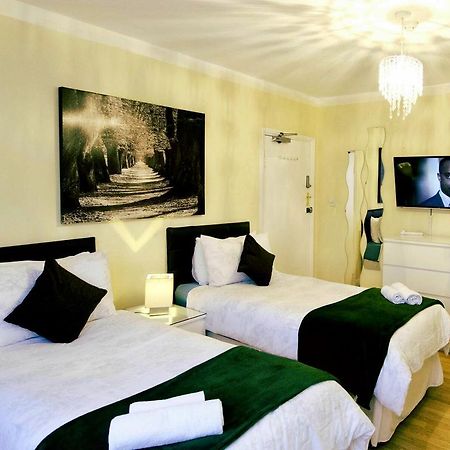 Gable Lodge London B&B エンフィールド エクステリア 写真