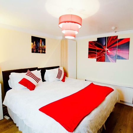 Gable Lodge London B&B エンフィールド エクステリア 写真