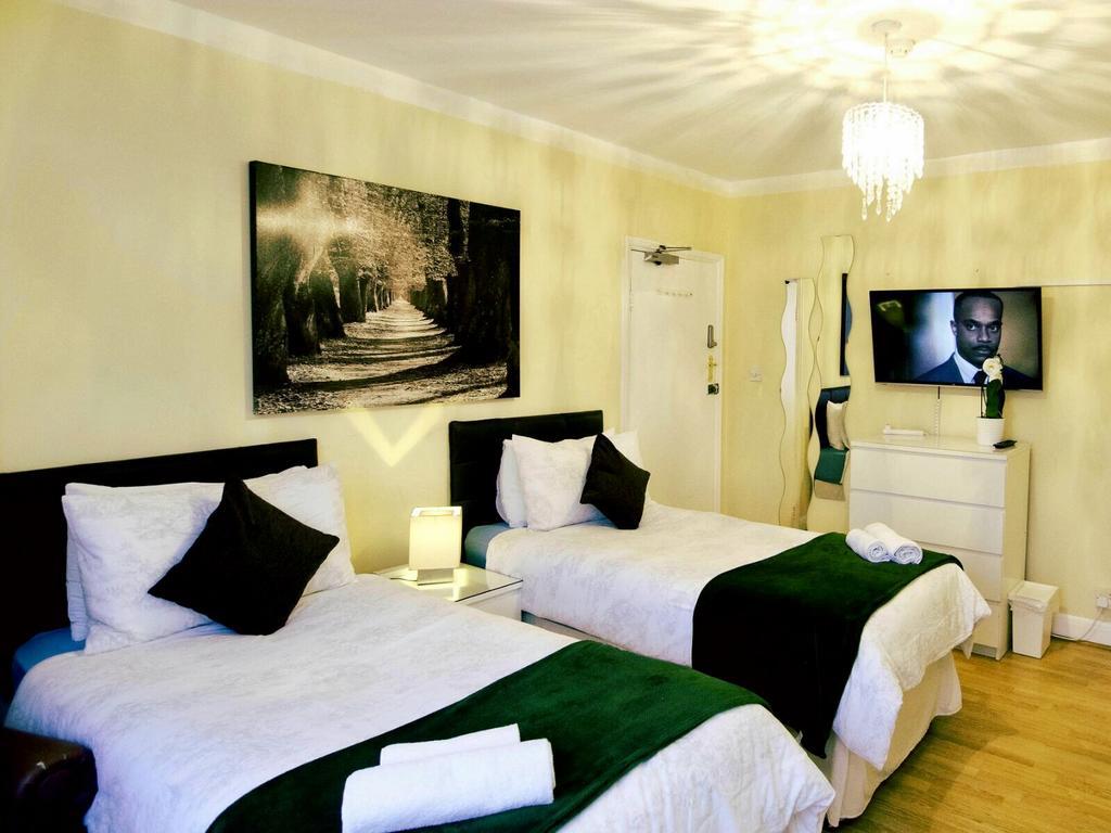 Gable Lodge London B&B エンフィールド エクステリア 写真