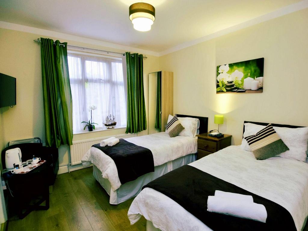 Gable Lodge London B&B エンフィールド エクステリア 写真
