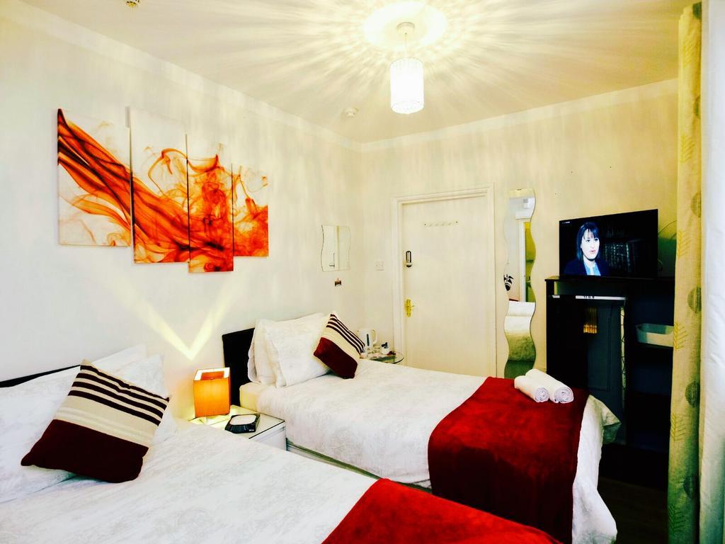 Gable Lodge London B&B エンフィールド エクステリア 写真