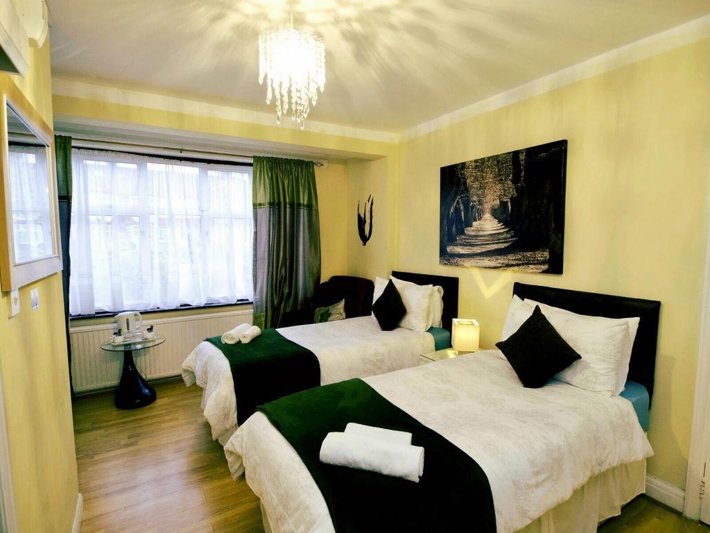 Gable Lodge London B&B エンフィールド エクステリア 写真