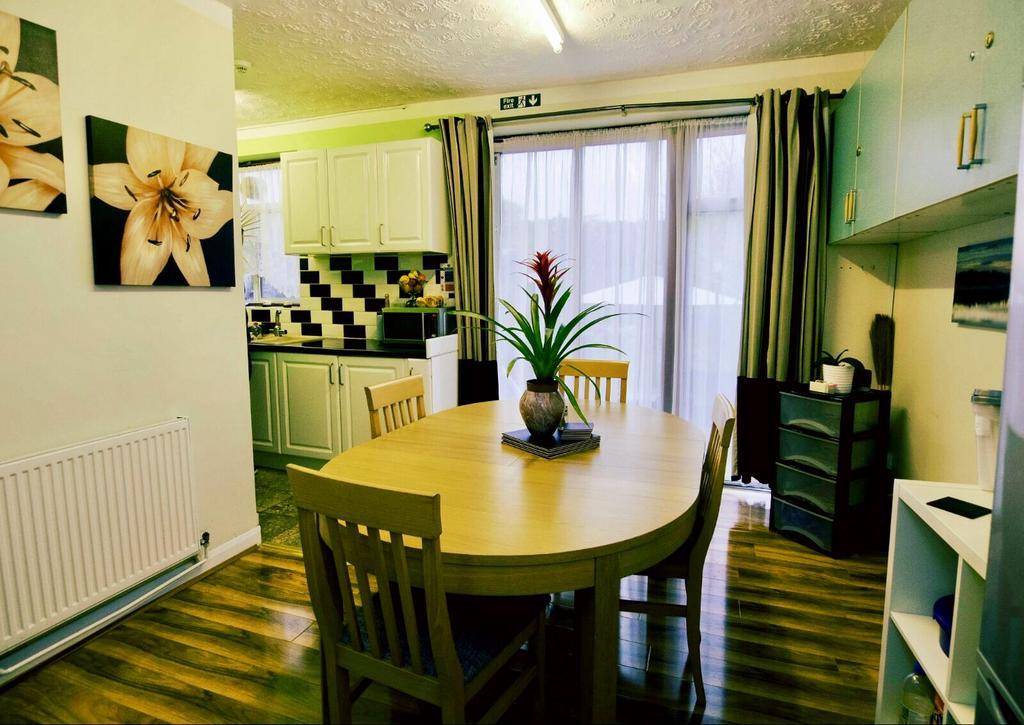 Gable Lodge London B&B エンフィールド エクステリア 写真