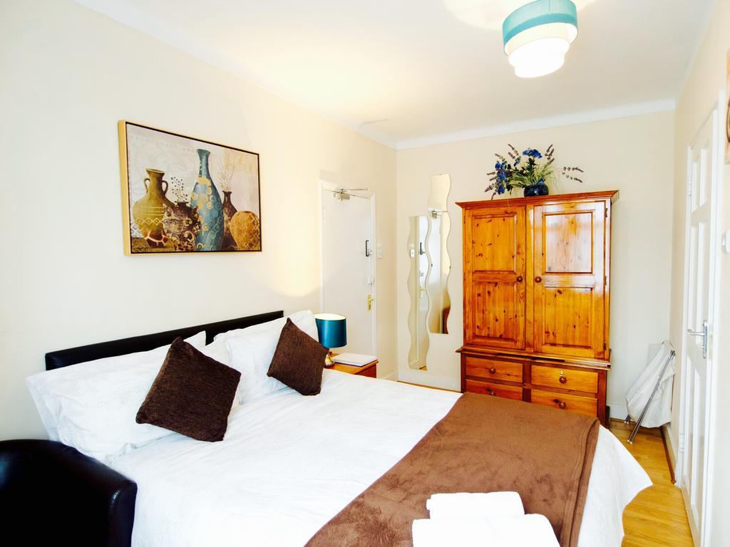 Gable Lodge London B&B エンフィールド エクステリア 写真