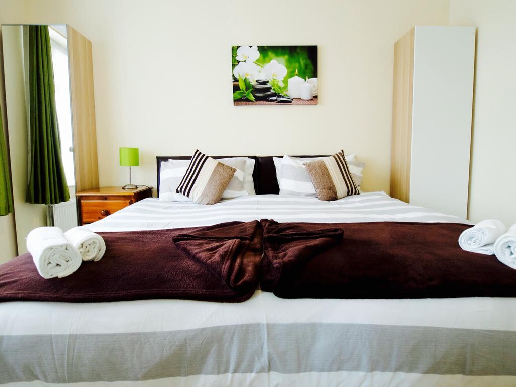 Gable Lodge London B&B エンフィールド エクステリア 写真