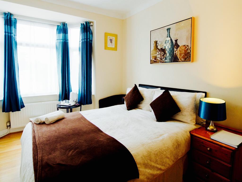 Gable Lodge London B&B エンフィールド エクステリア 写真