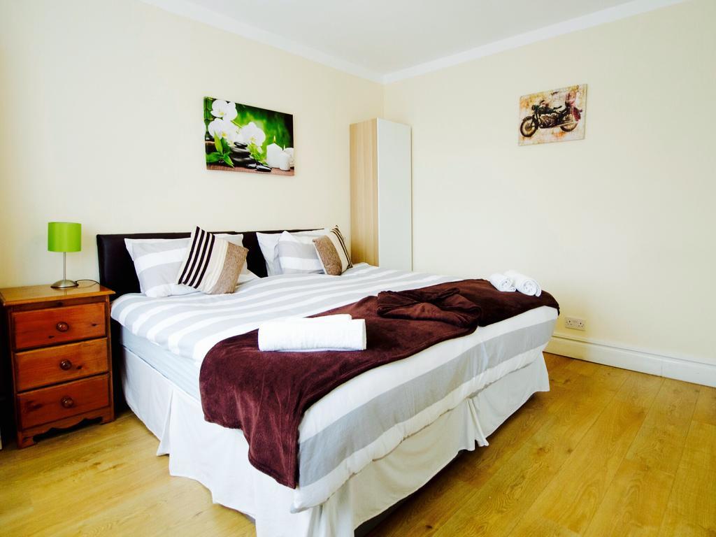 Gable Lodge London B&B エンフィールド エクステリア 写真