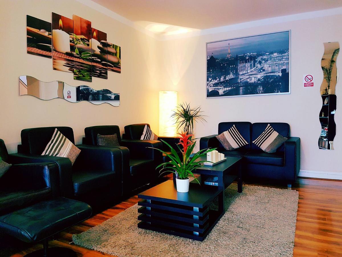 Gable Lodge London B&B エンフィールド エクステリア 写真
