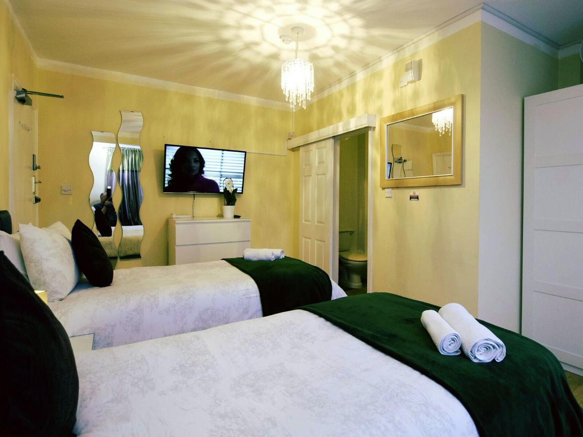 Gable Lodge London B&B エンフィールド エクステリア 写真