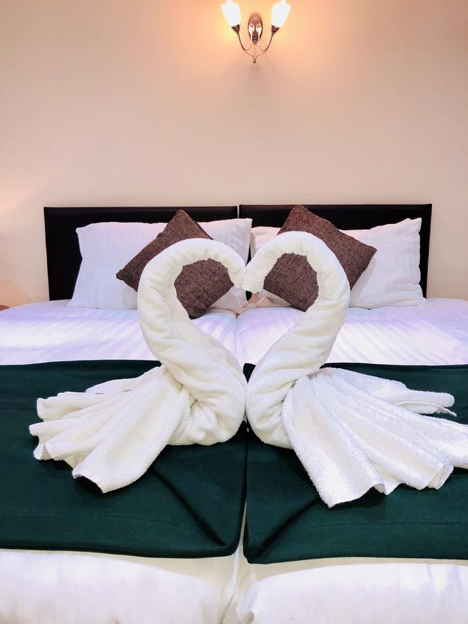 Gable Lodge London B&B エンフィールド エクステリア 写真