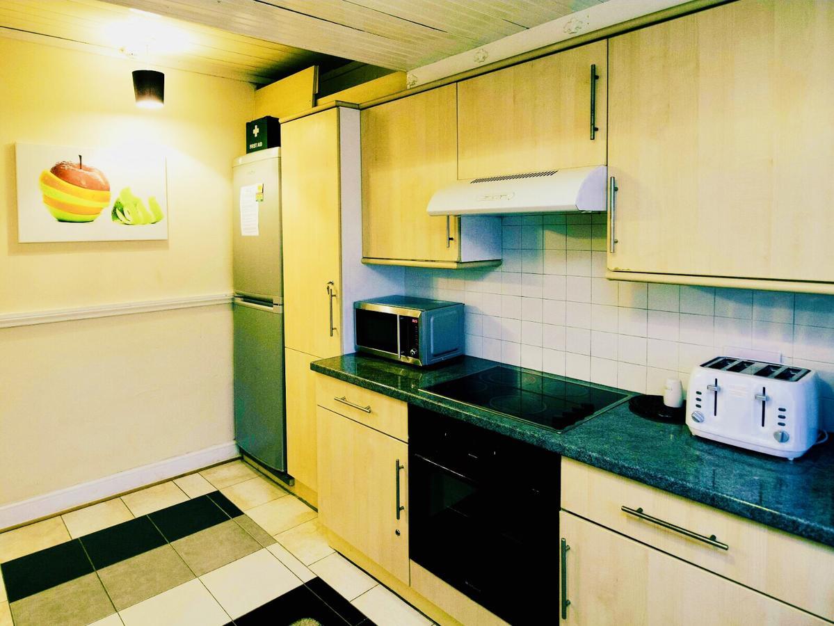 Gable Lodge London B&B エンフィールド エクステリア 写真