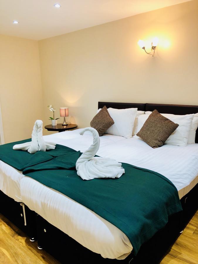 Gable Lodge London B&B エンフィールド エクステリア 写真
