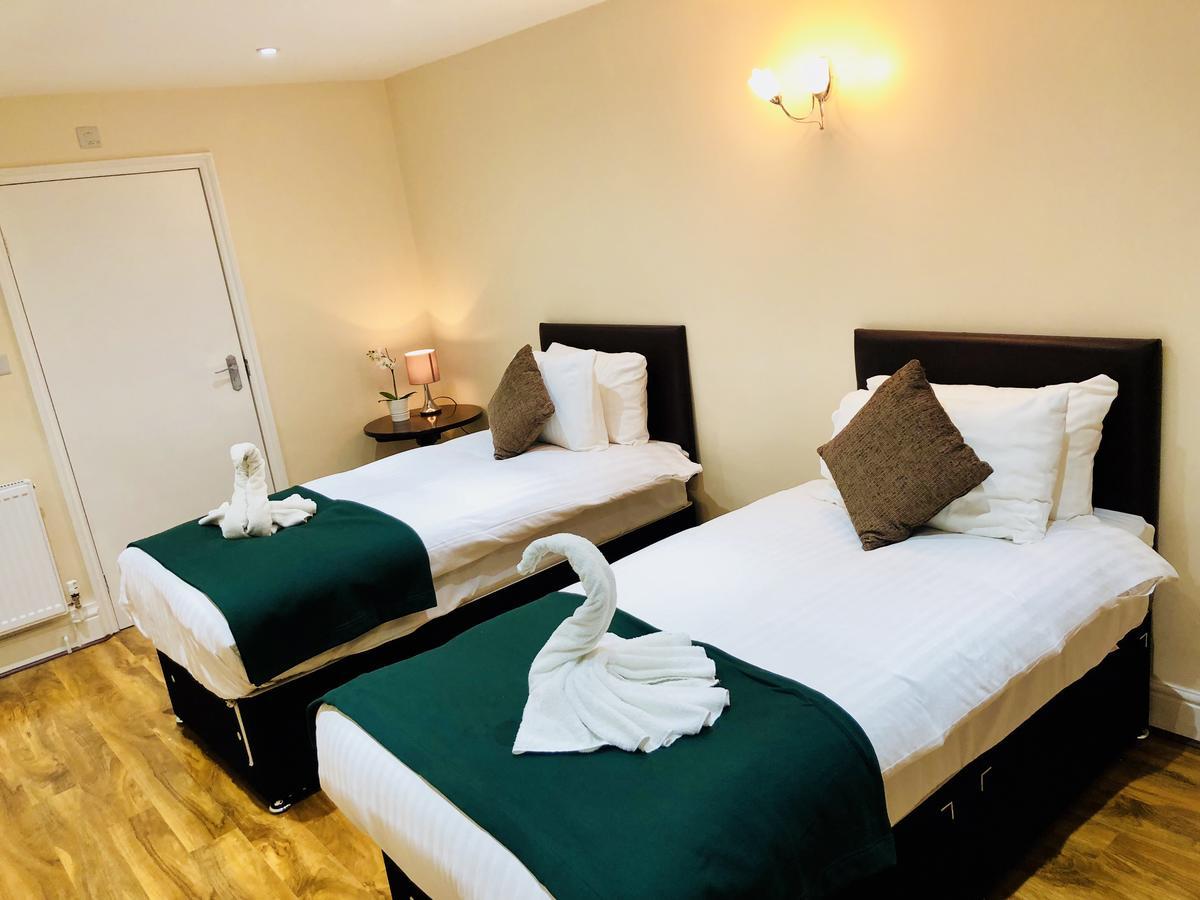 Gable Lodge London B&B エンフィールド エクステリア 写真