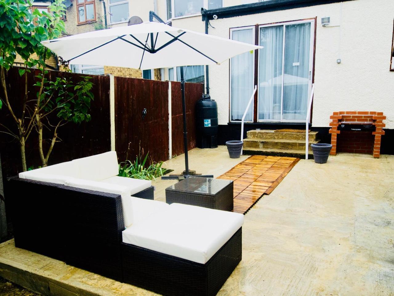 Gable Lodge London B&B エンフィールド エクステリア 写真