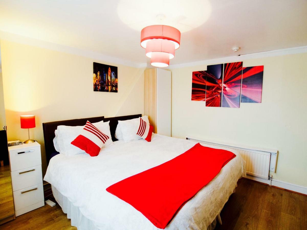 Gable Lodge London B&B エンフィールド エクステリア 写真